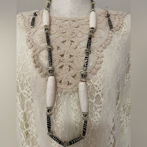 Set Necklace long & Earrings pierced b&w